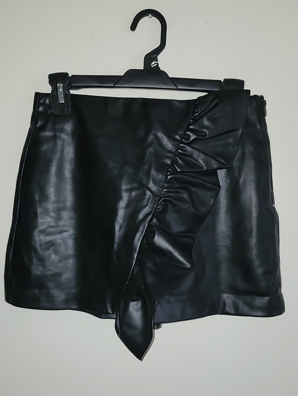 Zara Black Faux Leather Mini Skirt Skort with Ruffle Detail Womens Small